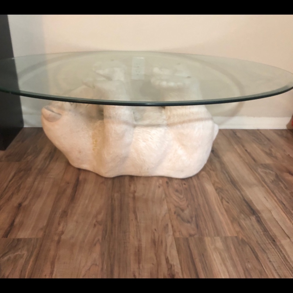 Bear glas table